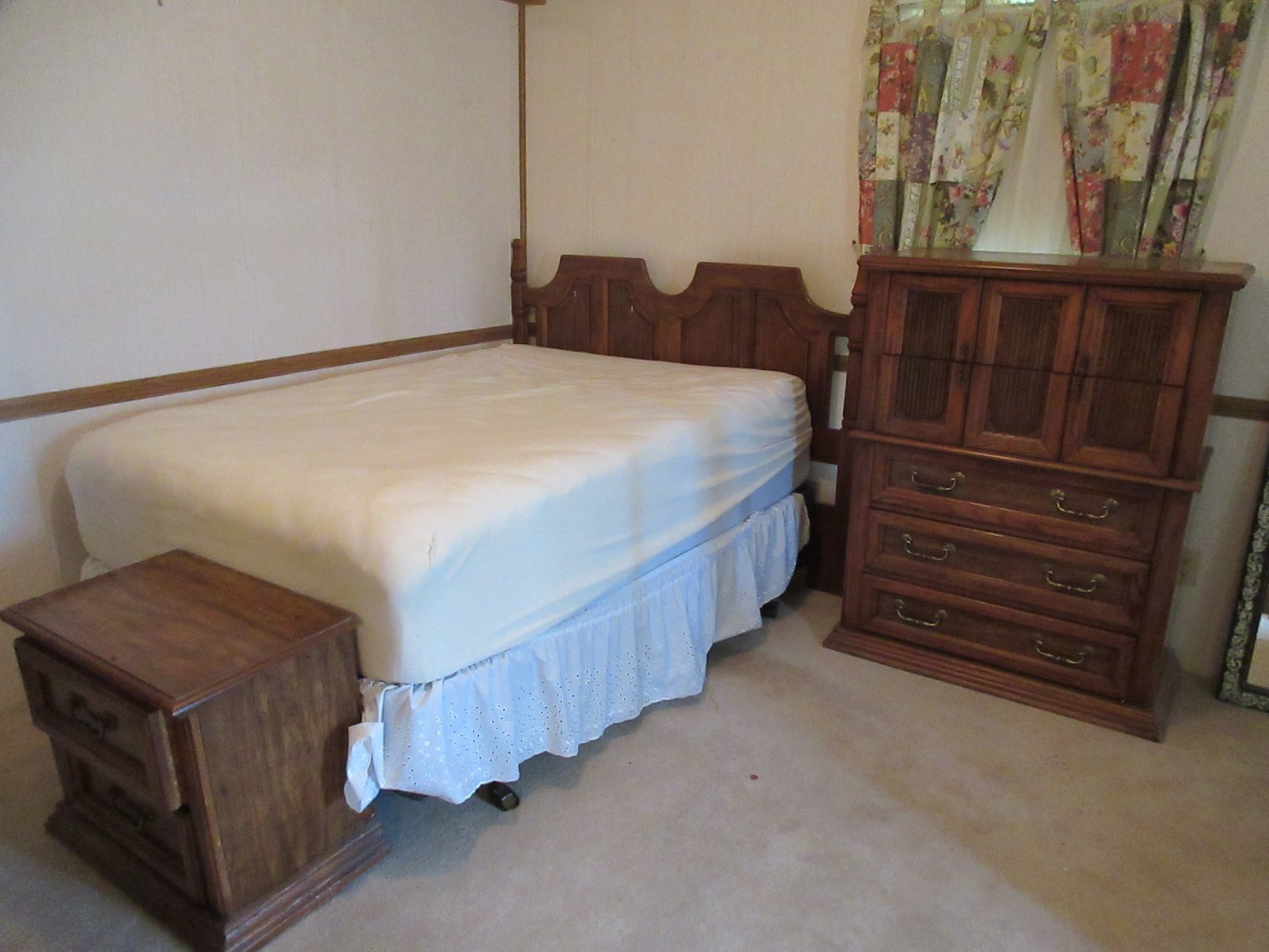 Image for Carmichaels, PA – Fenton Glass, Tiffany-style Lamps, Antiques, Collectibles, Décor and more!