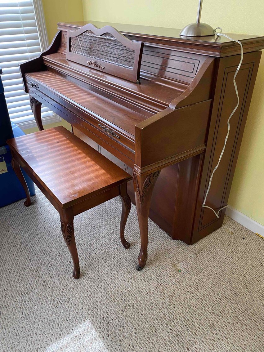 Image for Furniture, Collectibles, Train related, Delinquent storage units, Household-Main office back half