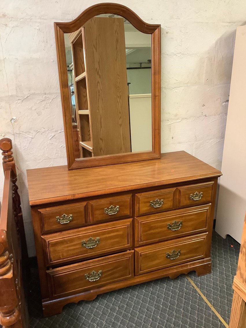 Image for Furniture, Collectibles, Train related, Delinquent storage units, Household-Main office back half