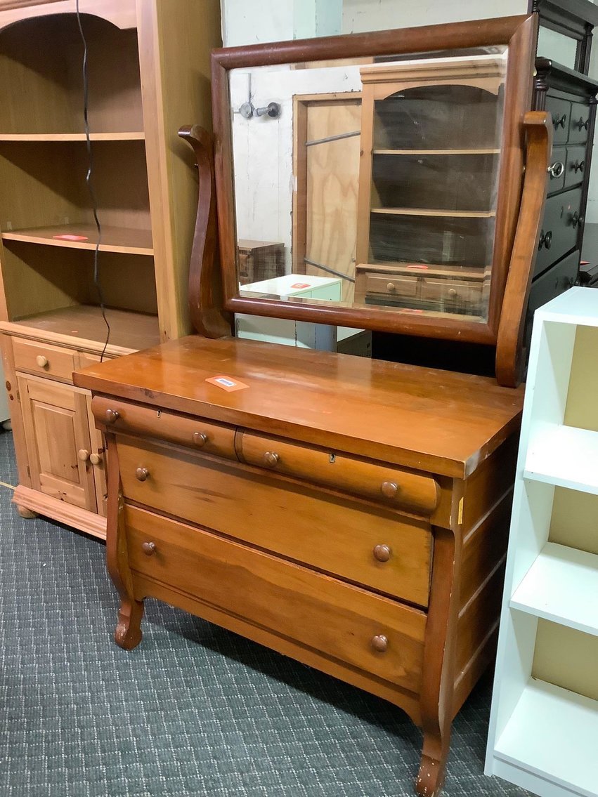 Image for Furniture, Collectibles, Train related, Delinquent storage units, Household-Main office back half