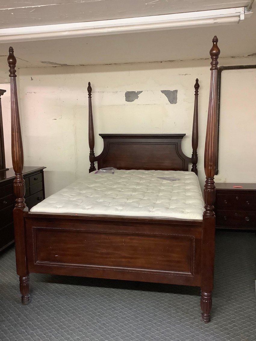 Image for Furniture, Collectibles, Train related, Delinquent storage units, Household-Main office back half