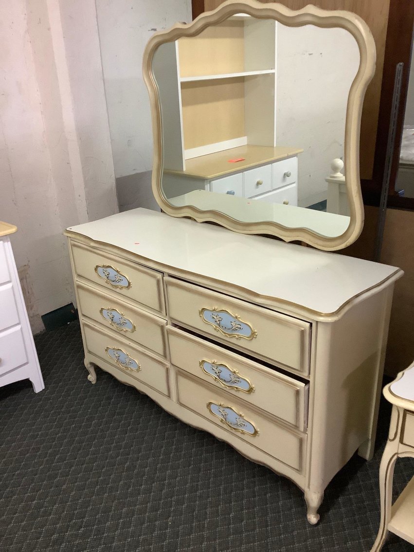 Image for Furniture, Collectibles, Train related, Delinquent storage units, Household-Main office back half