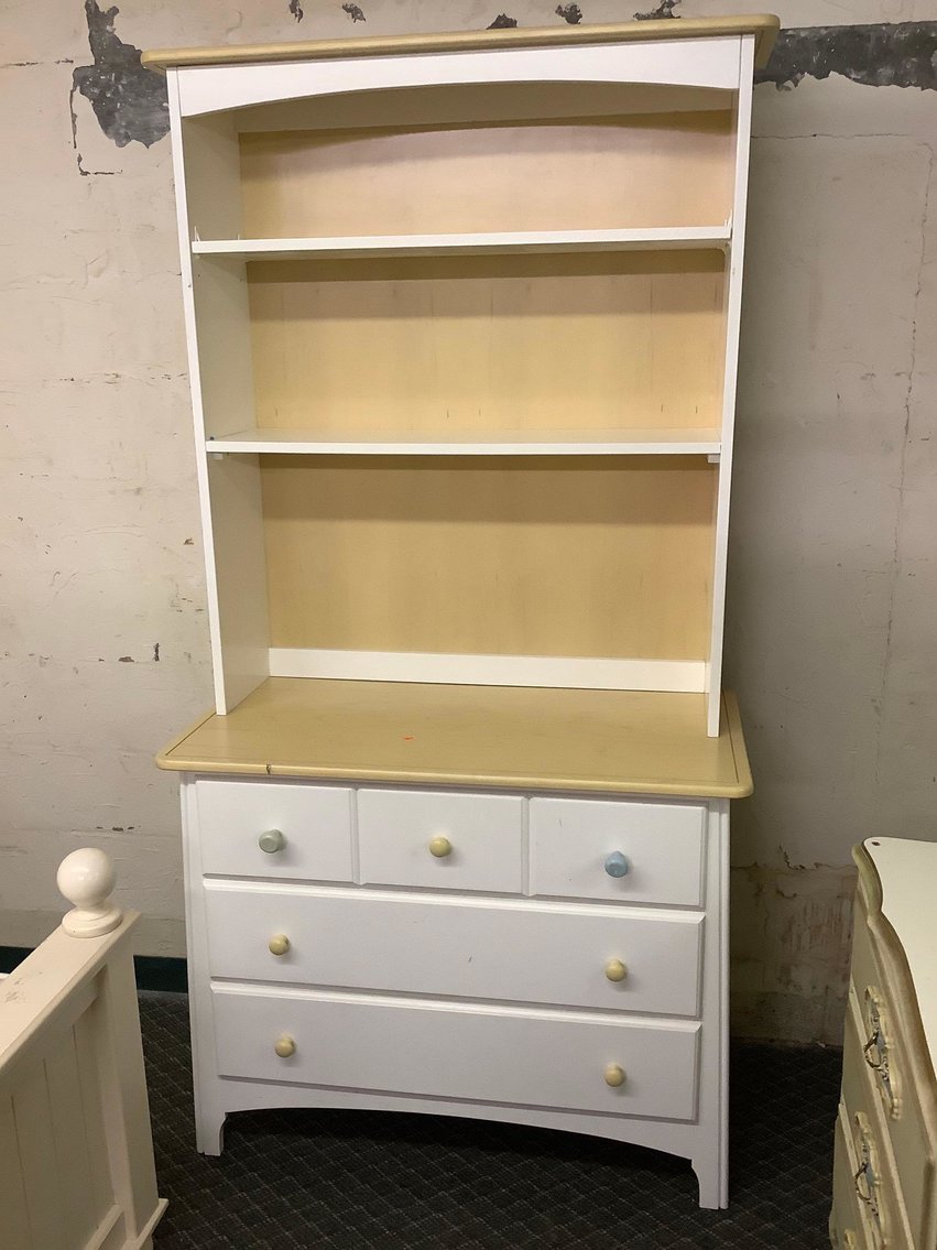 Image for Furniture, Collectibles, Train related, Delinquent storage units, Household-Main office back half