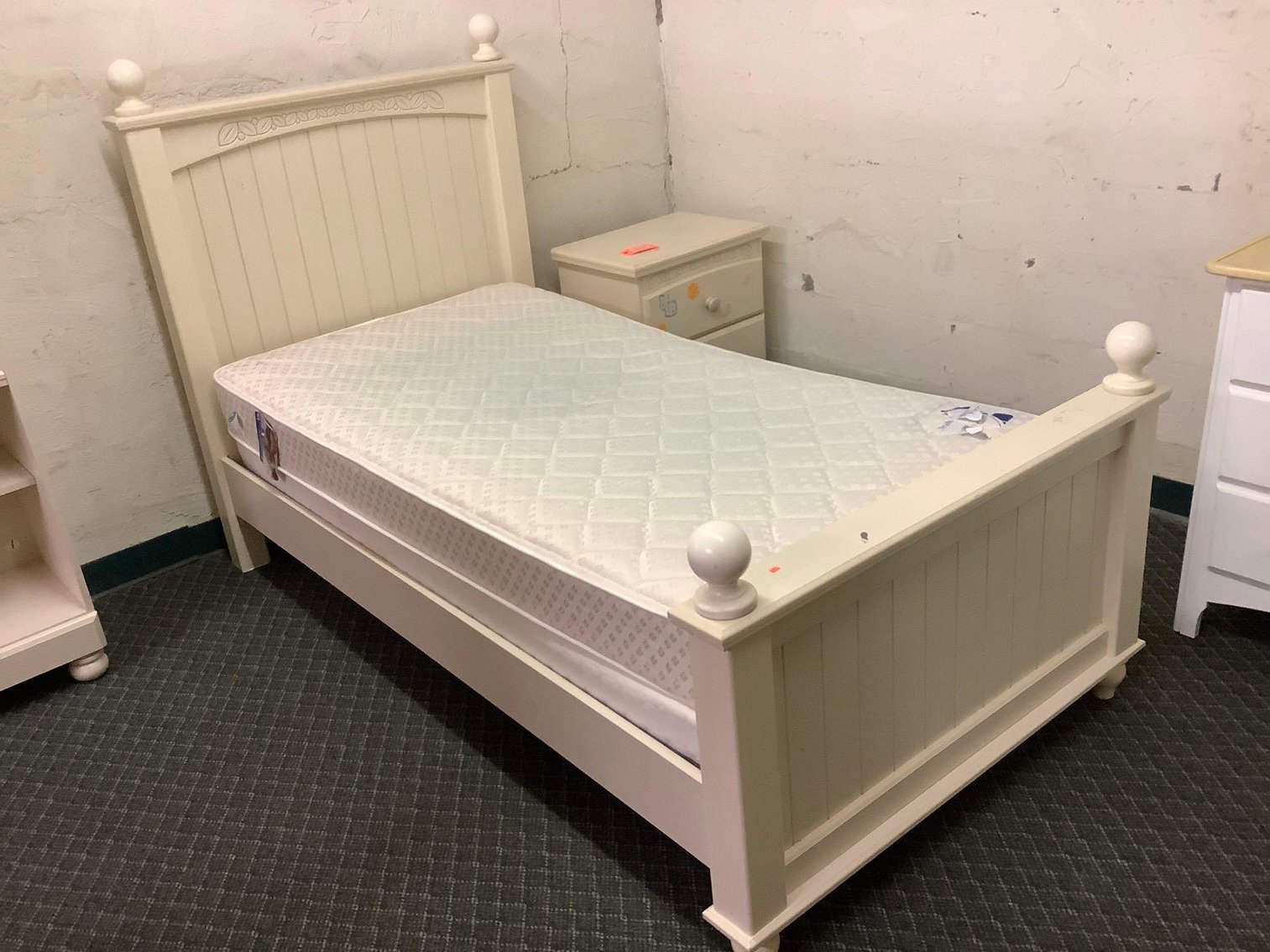 Image for Furniture, Collectibles, Train related, Delinquent storage units, Household-Main office back half