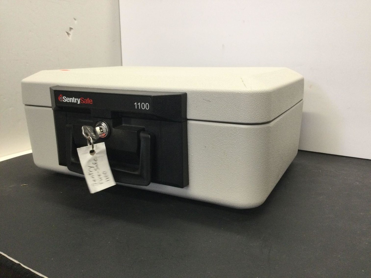 Image for Furniture, Collectibles, Train related, Delinquent storage units, Household-Main office back half