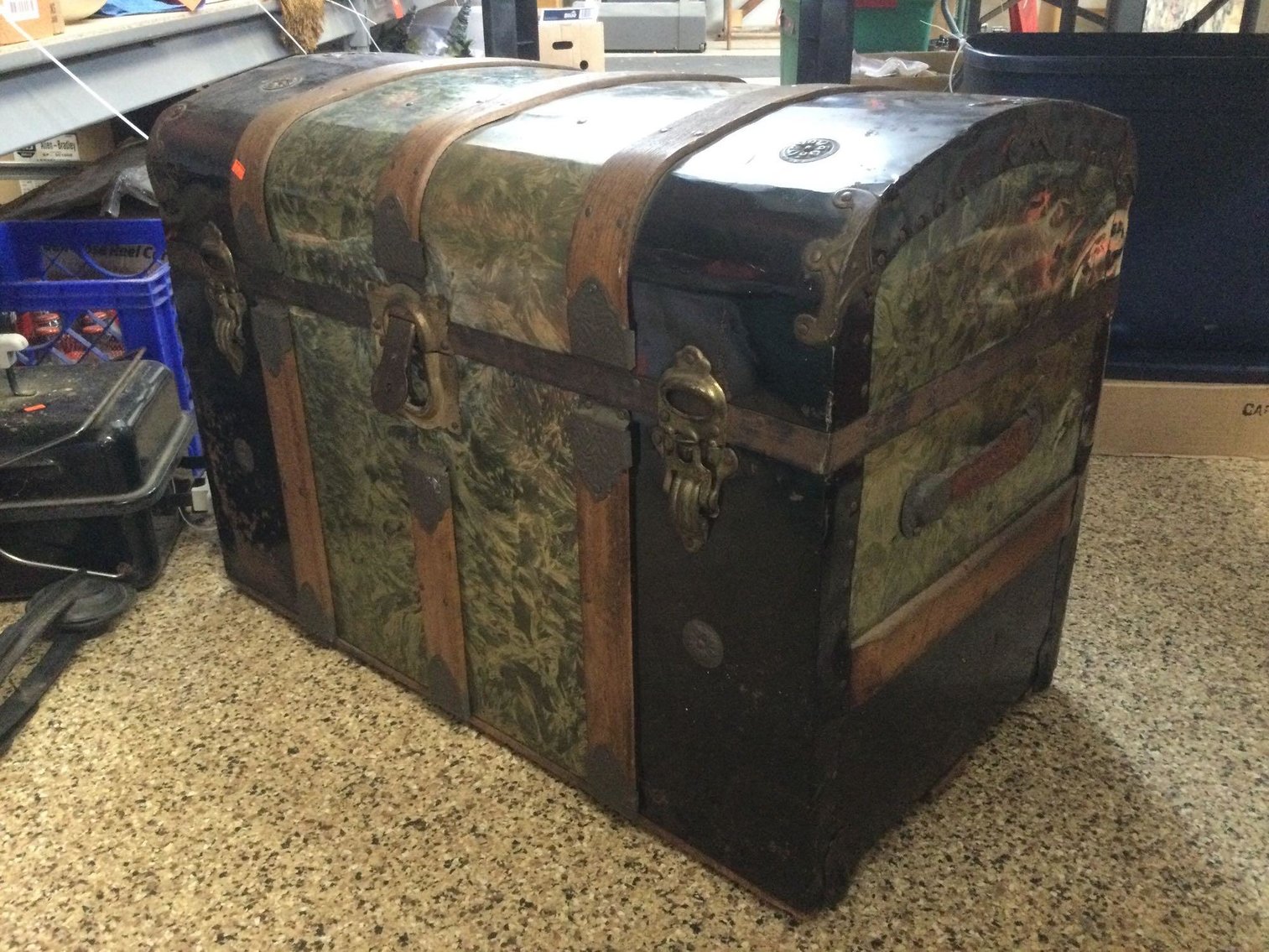 Image for Furniture, Collectibles, Train related, Delinquent storage units, Household-Main office back half