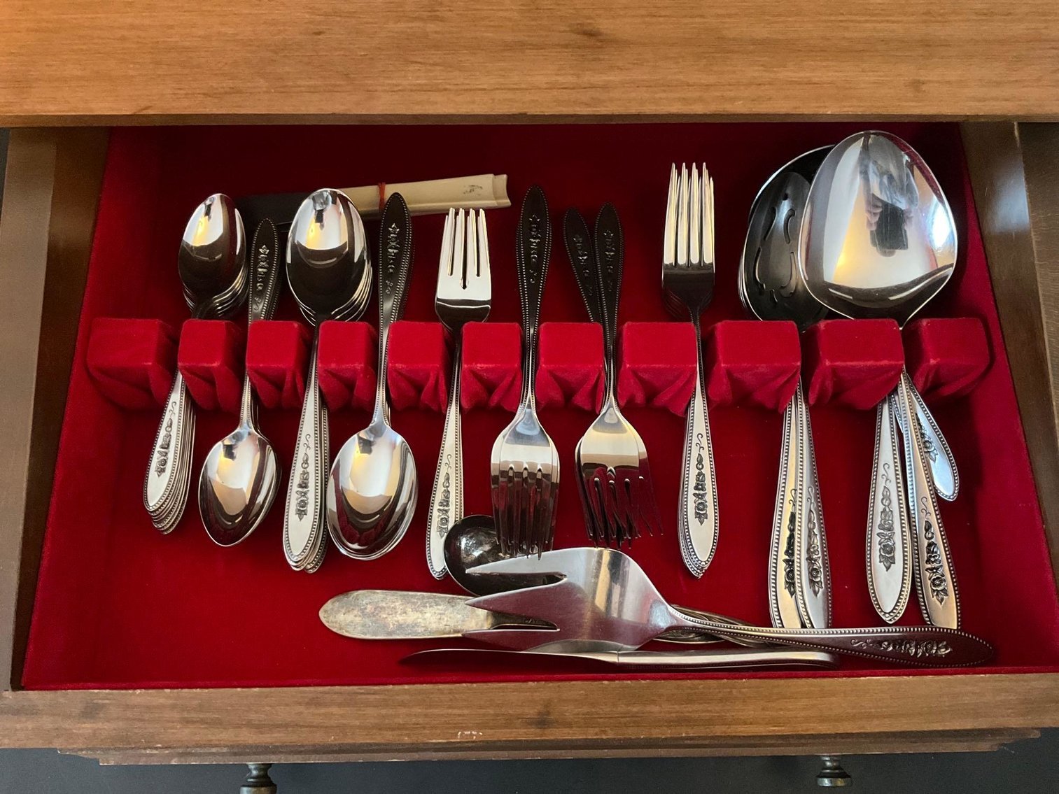 Image for Furniture, collectibles, household-He-Nis-Ra Lane 1 of0f 2