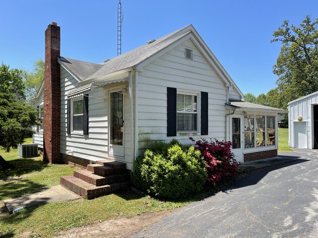 Image for ABSOLUTE LIVING ESTATE AUCTION 311 SOUTH ELM STREET BLUFORD, IL