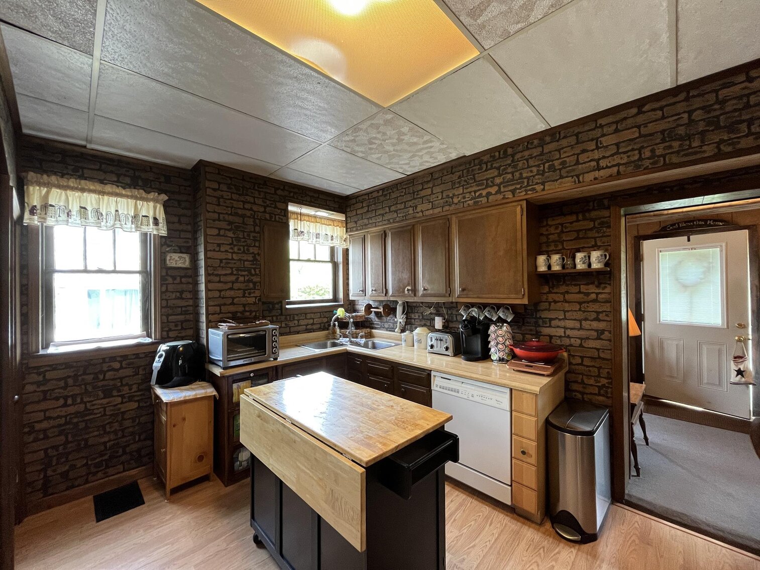 Image for SOLD $88,000 - Move-in Ready 3 Bedroom Selling to the Highest Bidder