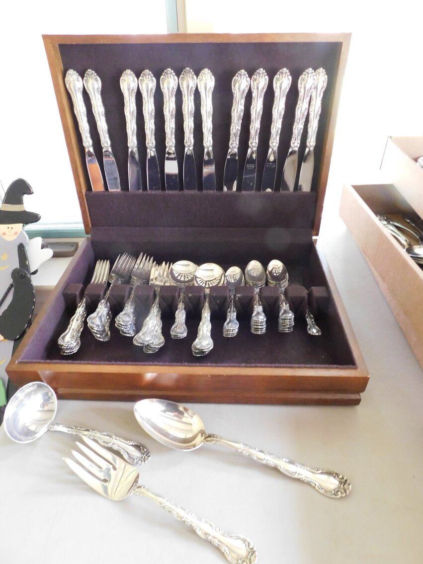 Image for Morgantown, WV – Online Estate Auction: Estate of Dr & Mrs. Irvin Snyder – Furniture, Glassware, Lenox China, Household Items & More