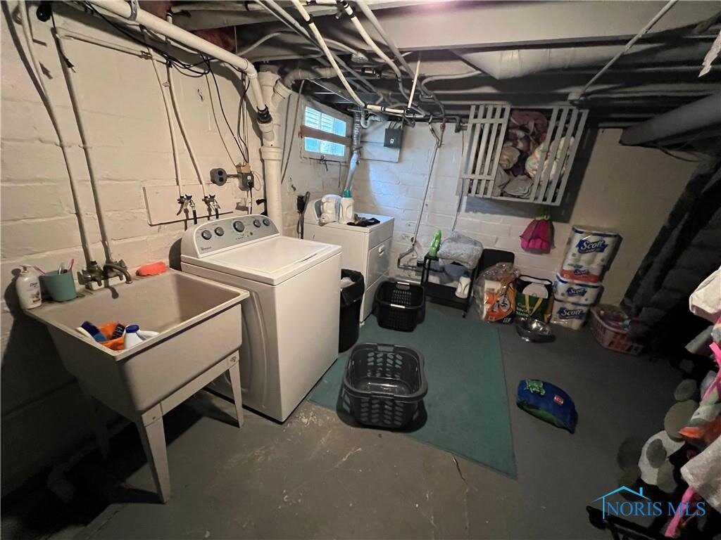 Image for MINIMUM BID AUCTION $25,000! 854 Geneva Ave