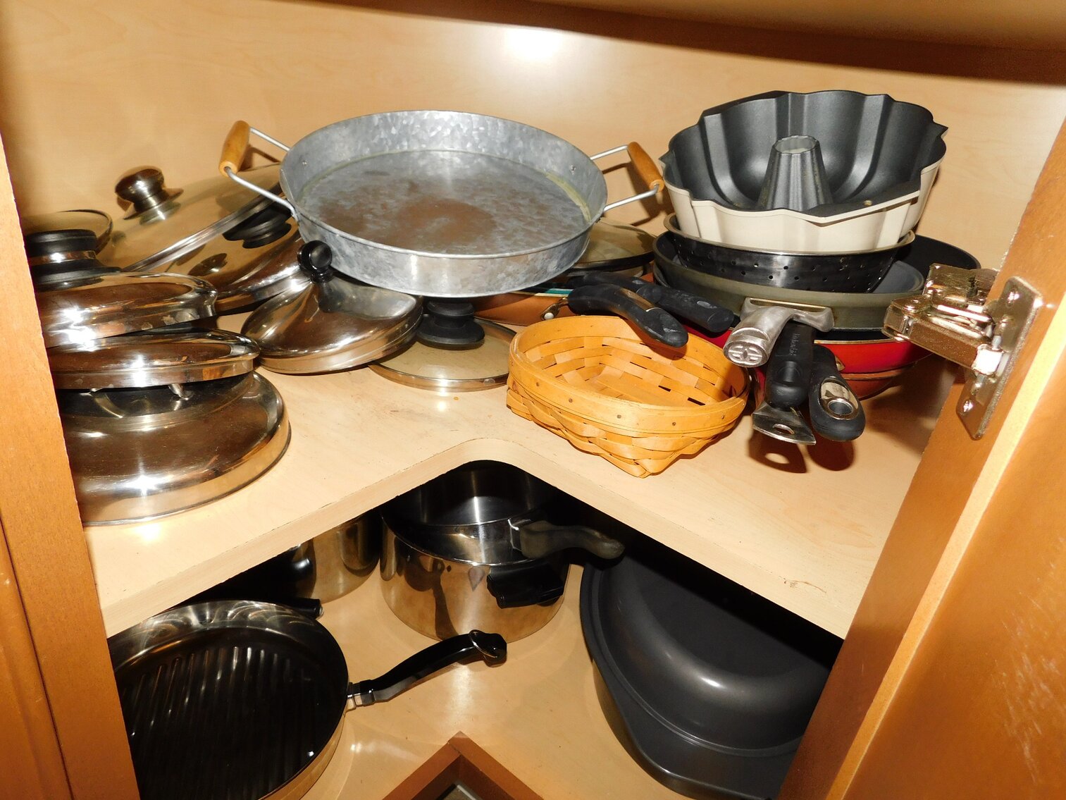 Image for Morgantown, WV – Moving Auction: Quality Furniture, Large Appliances, Décor, Outdoor Items, and more!