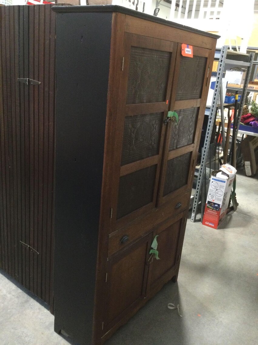 Image for Furniture, collectibles, household-New building south