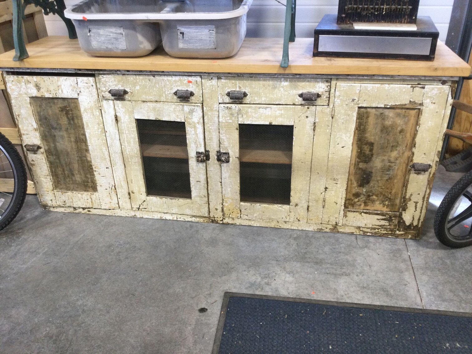 Image for Furniture, collectibles, household-New building south