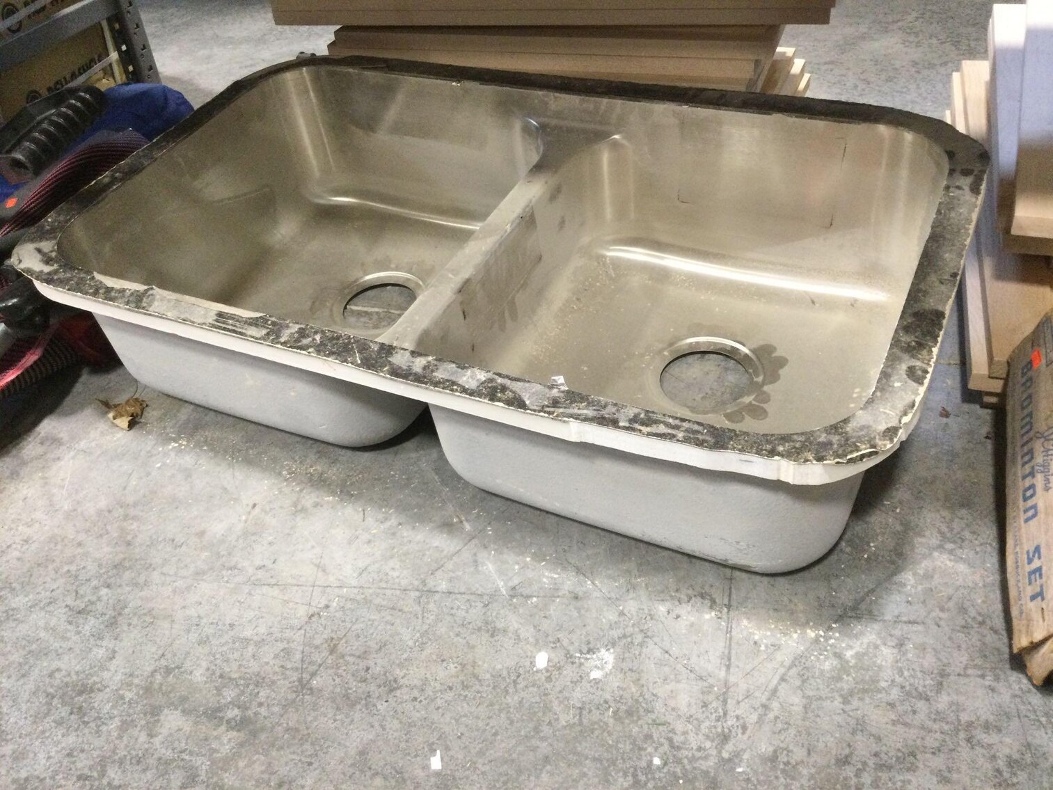 Image for Furniture, collectibles, household-New building south