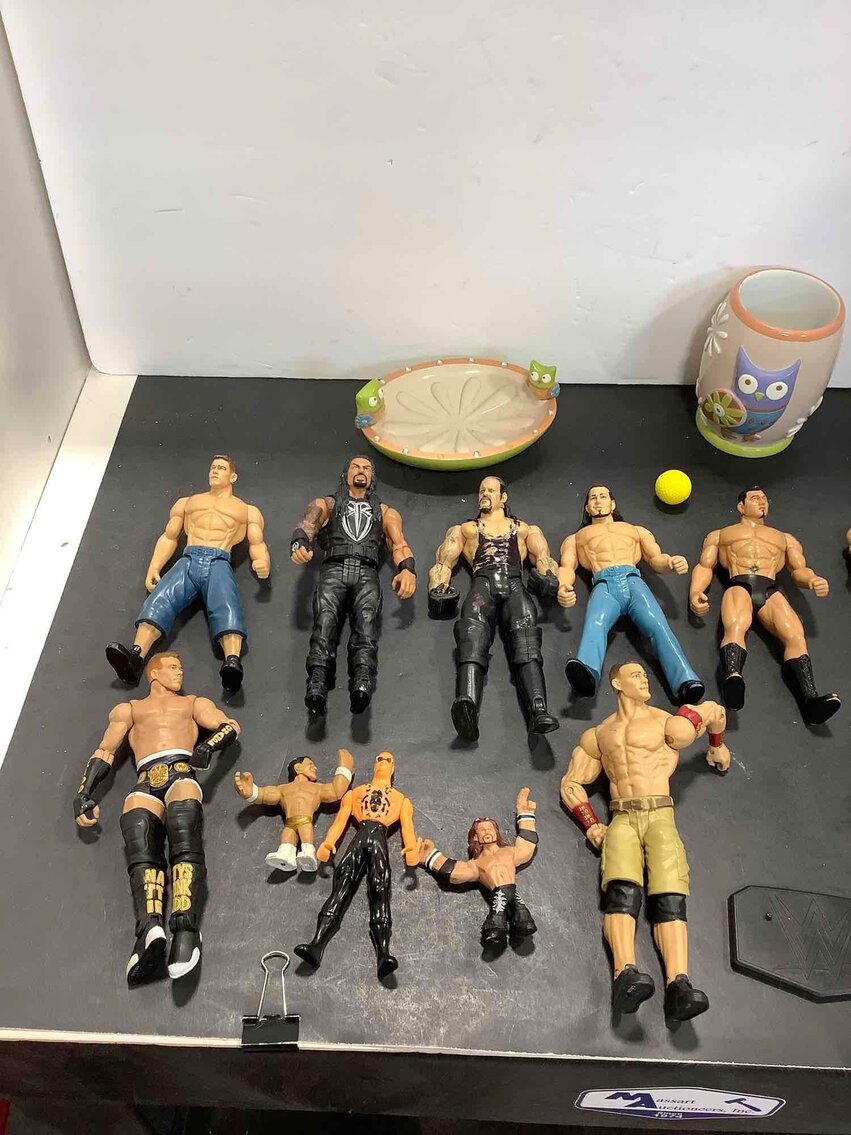 Image for Furniture, collectibles, household-New building south