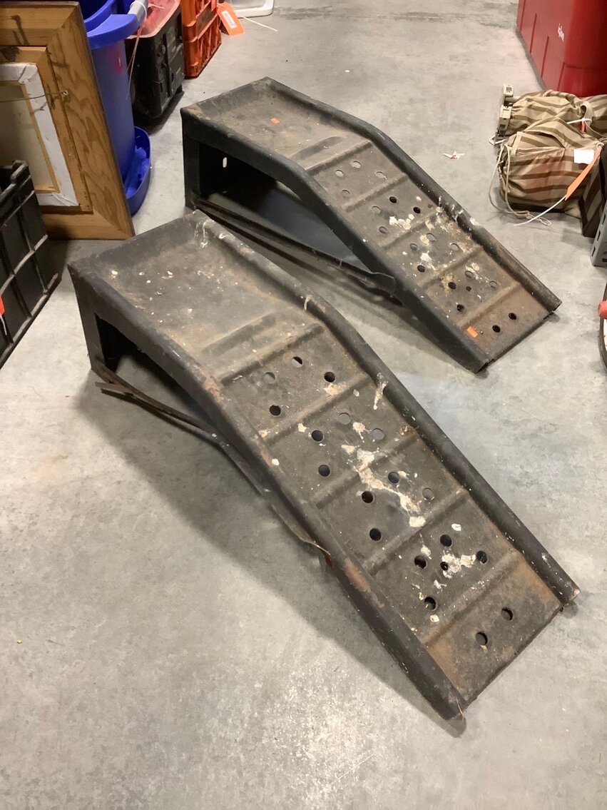 Image for Furniture, collectibles, household-New building south