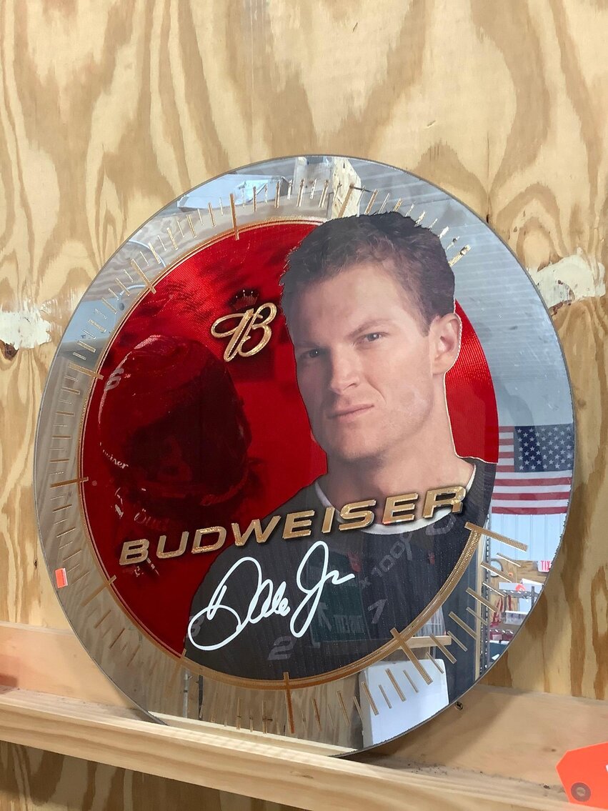 Image for Furniture, collectibles, household-New building south