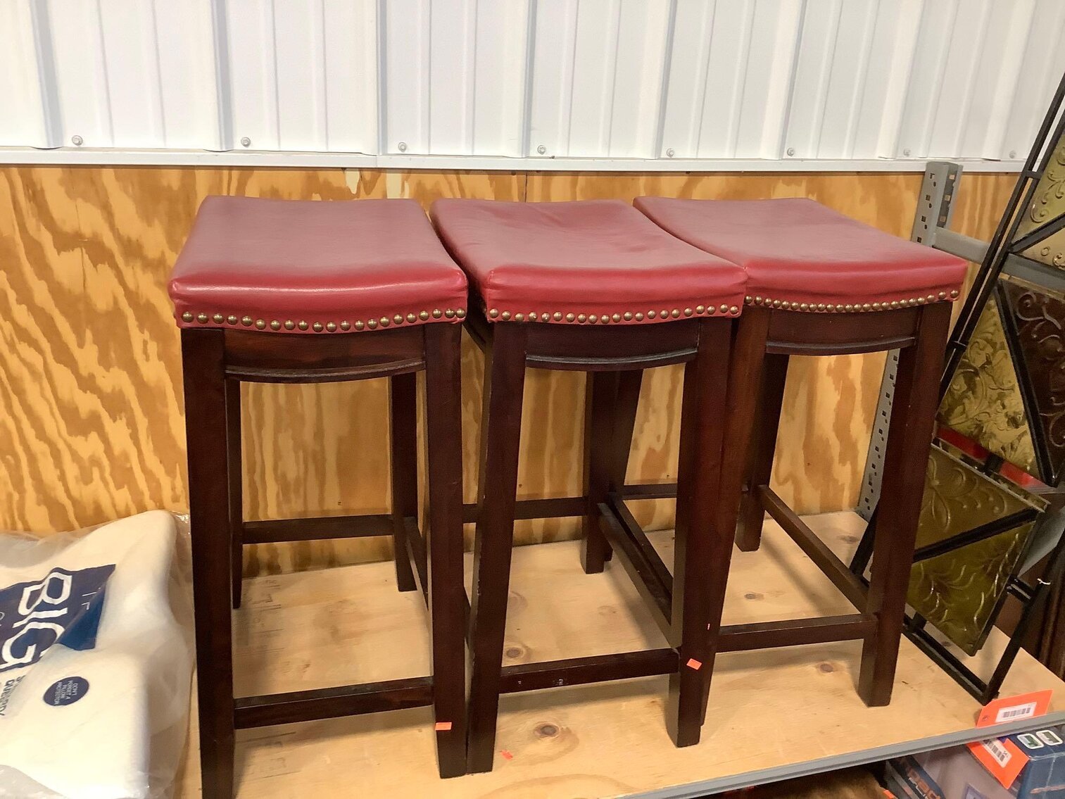 Image for Furniture, collectibles, household-New building south