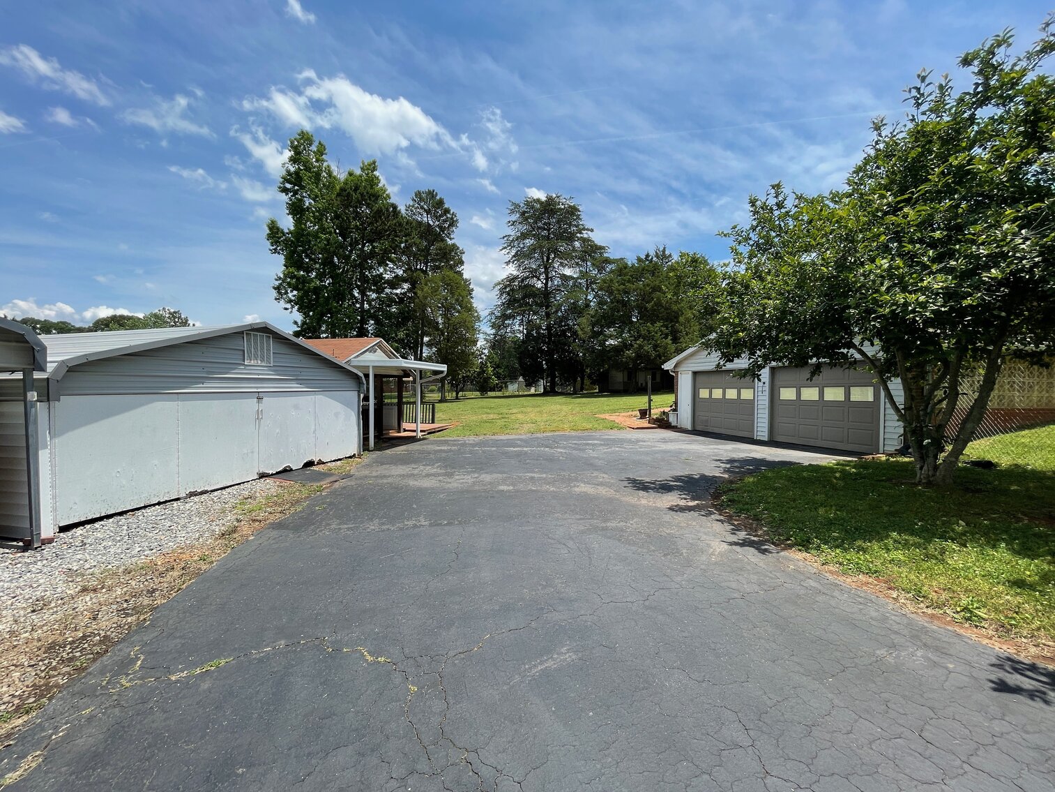 Rockwell One Level on Basement Selling ABSOLUTE