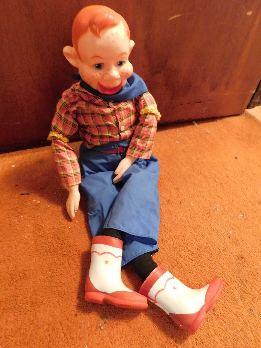 Image for Clarksburg, WV – Moving Auction! Over 400 Lots! Akro Agate, Cast Iron, Antiques, Collectibles, Furniture!