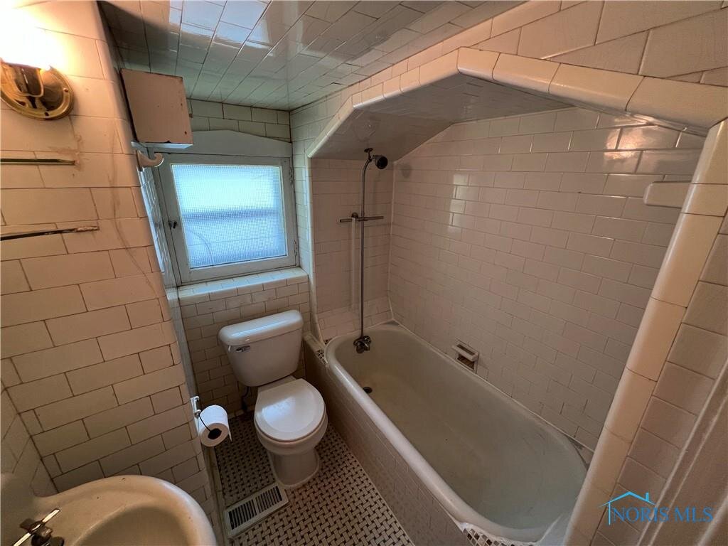 Image for MINIMUM BID AUCTION $42,000! 3943 Hoiles Ave