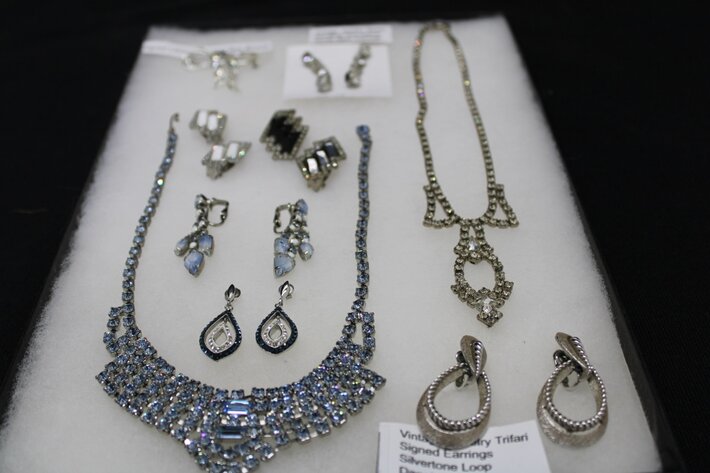 Image for Czech Glassware, Mccoy, Fenton, Hull Pottery, Van Briggle, Prints & More