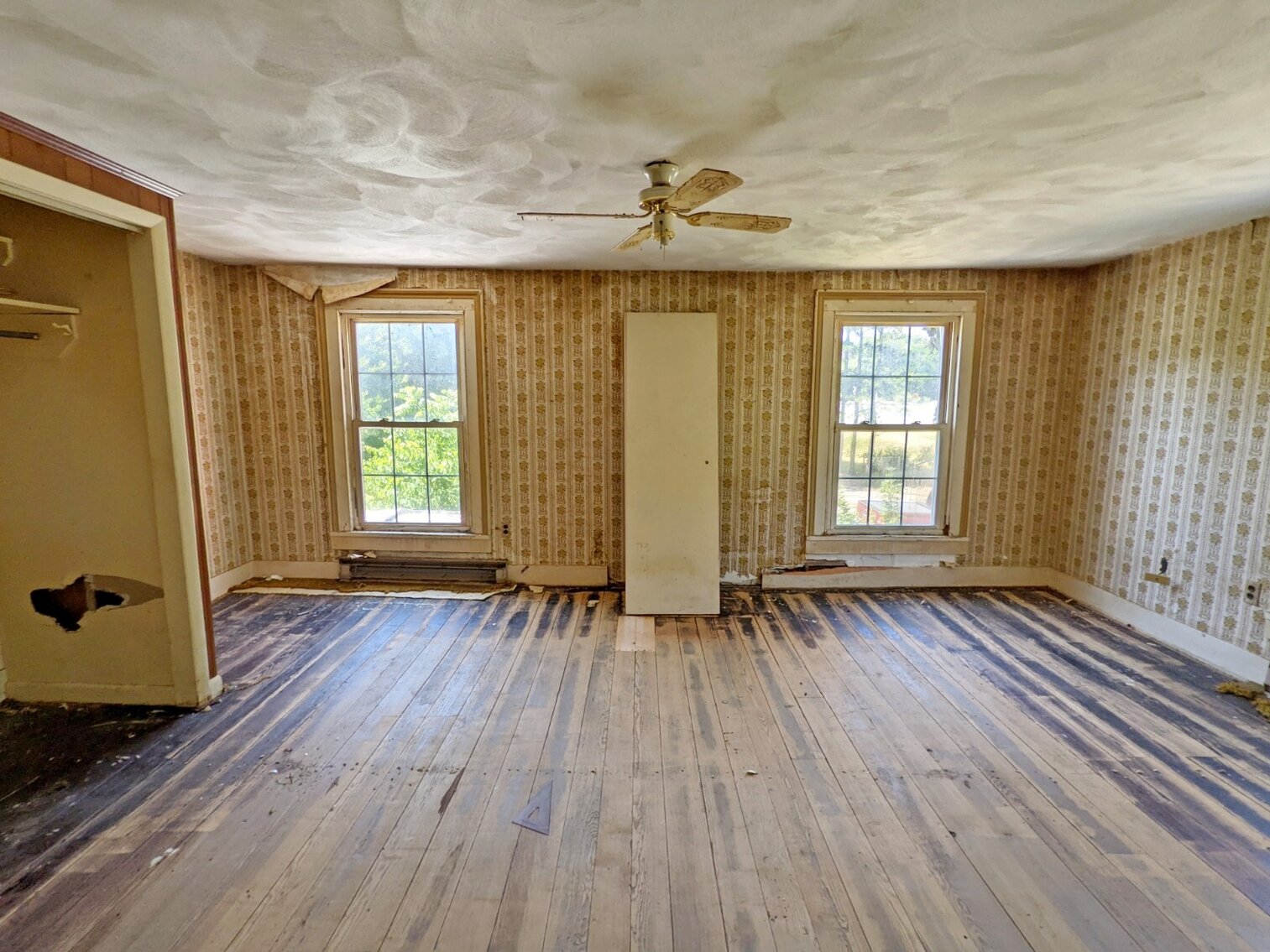 Image for 5.27+/- Acres Zoned R2 With 4 Bed/2 Bath House And Large Barn In McGaheysville VA