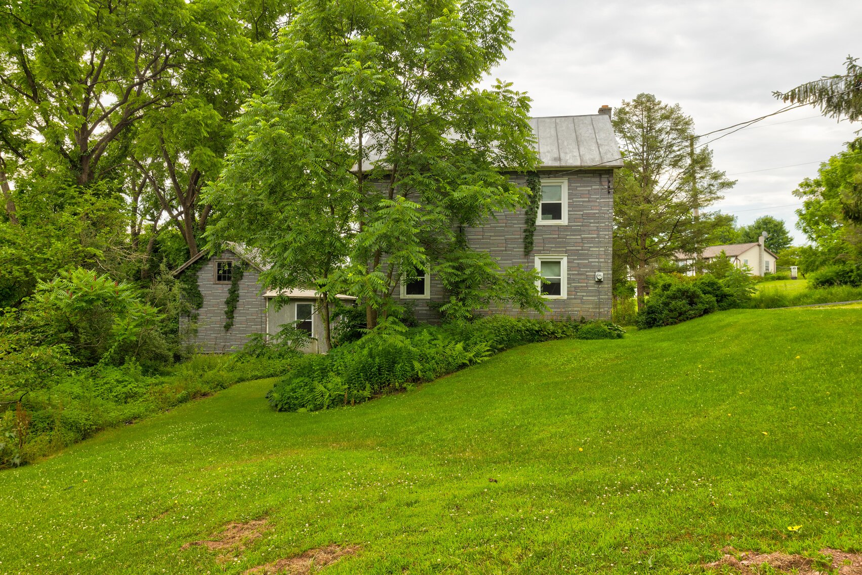 Image for Real Estate Auction - Fixer Upper Farmhouse on 37 acres with Barn