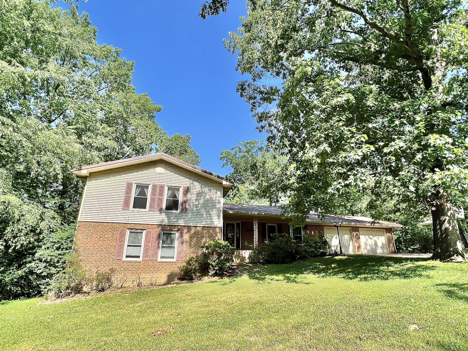 Image for 77 Deepwood Estate Auction