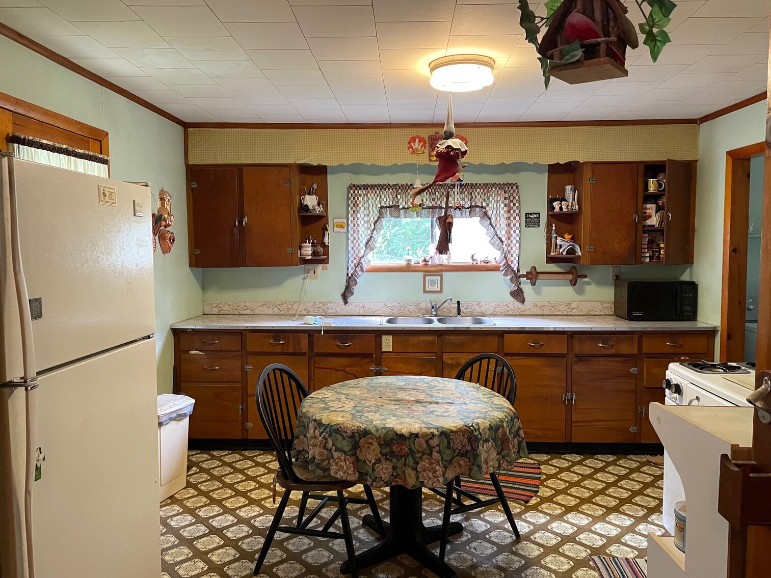 Image for SOLD $50,050 - 3 Bedroom Cape Cod Selling to the Highest Bidder