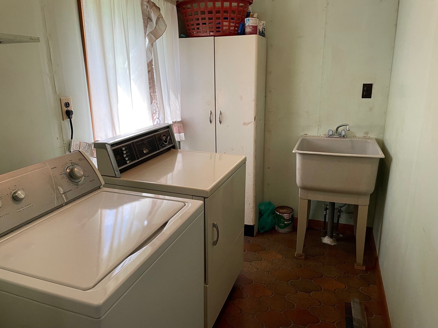 Image for SOLD $50,050 - 3 Bedroom Cape Cod Selling to the Highest Bidder