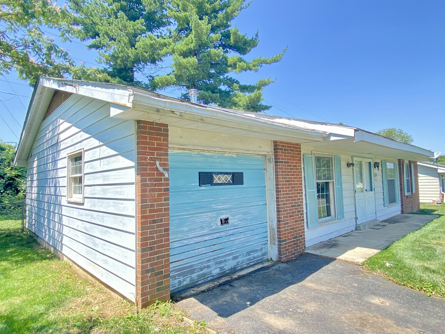 Image for 3 BR/1.5 BA Home in the Heart of Eastern Loudoun County & Dulles Corridor--SELLS to the HIGHEST BIDDER!!