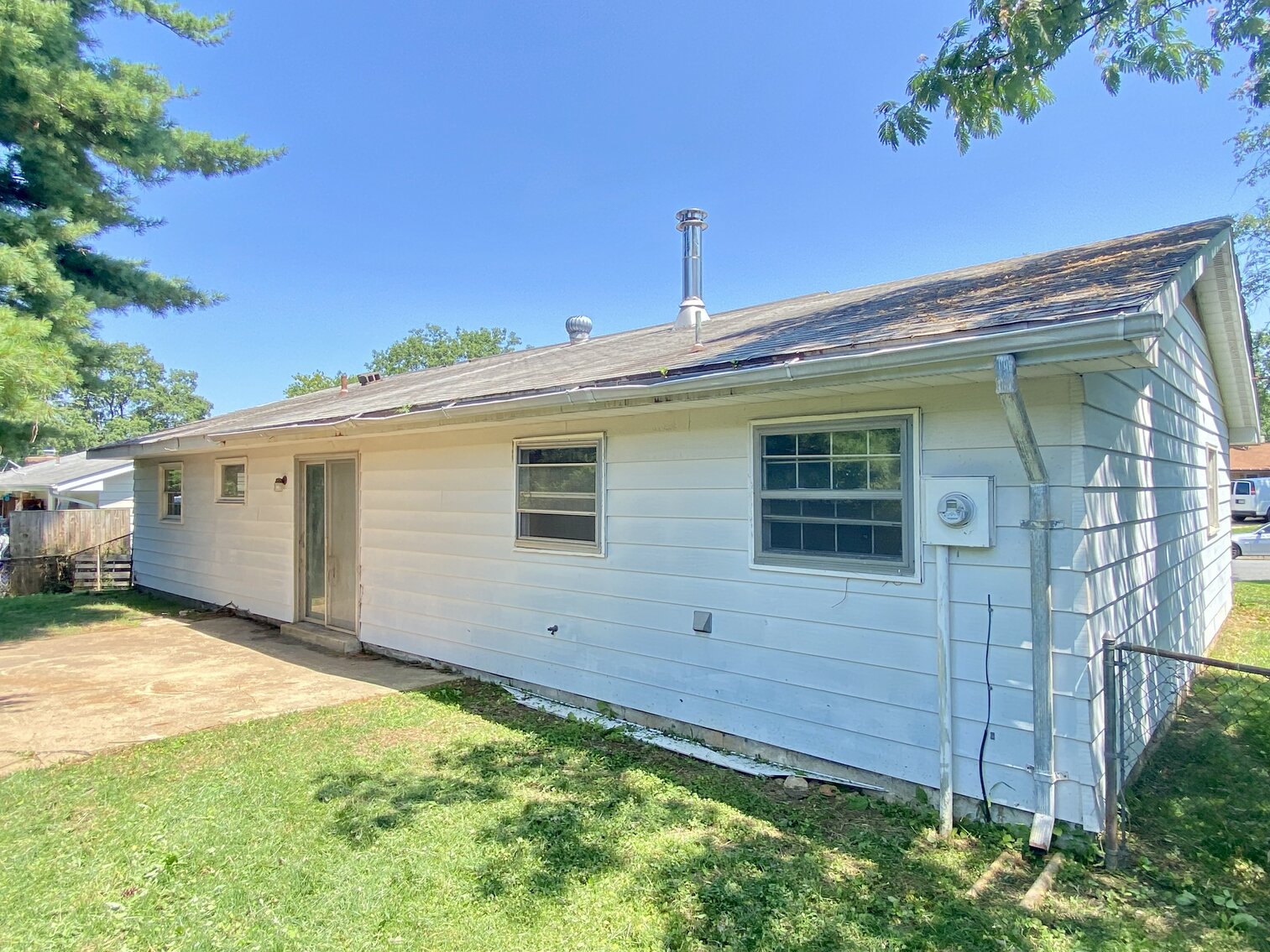 Image for 3 BR/1.5 BA Home in the Heart of Eastern Loudoun County & Dulles Corridor--SELLS to the HIGHEST BIDDER!!