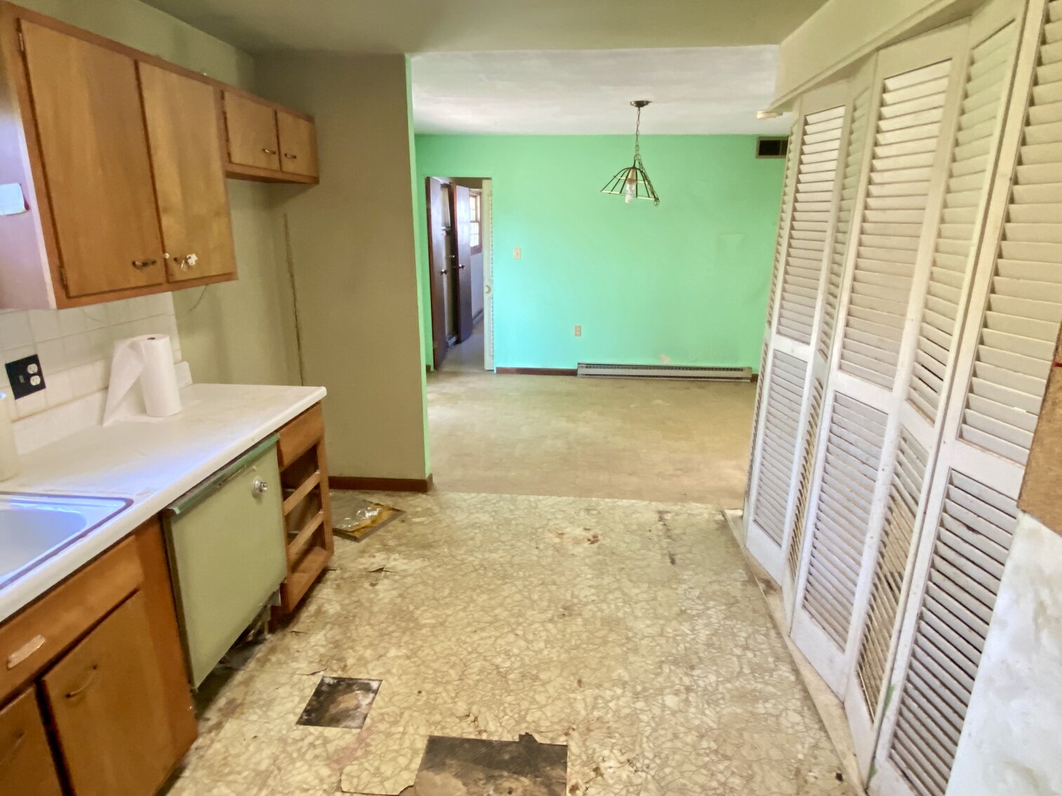 Image for 3 BR/1.5 BA Home in the Heart of Eastern Loudoun County & Dulles Corridor--SELLS to the HIGHEST BIDDER!!