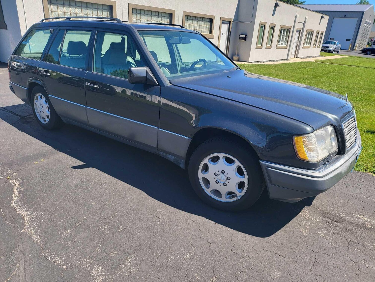 Image for Vehicle, Furniture, collectibles, household-Main front