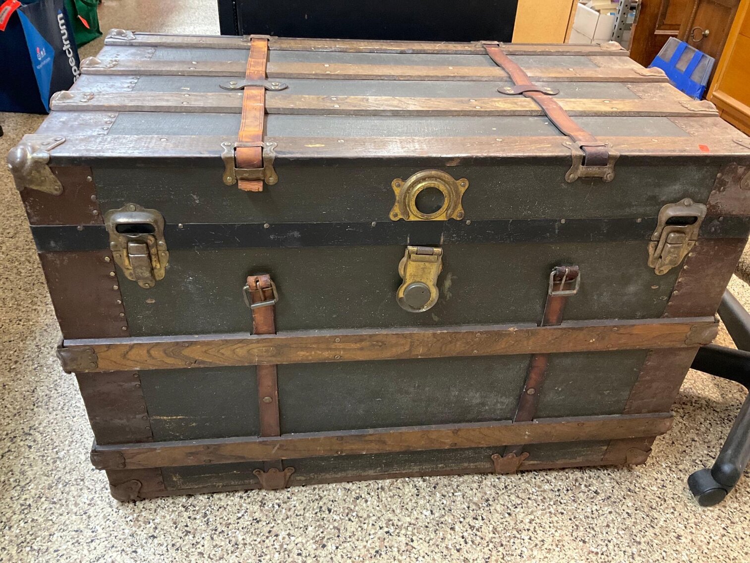 Image for Vehicle, Furniture, collectibles, household-Main front