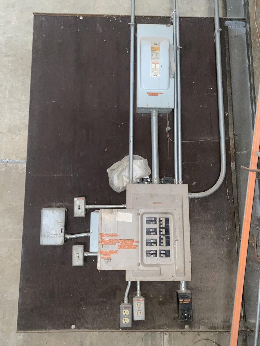 Image for SOLD $297,000 - 9.8 Acre Industrial Complex Selling to the Highest Bidder