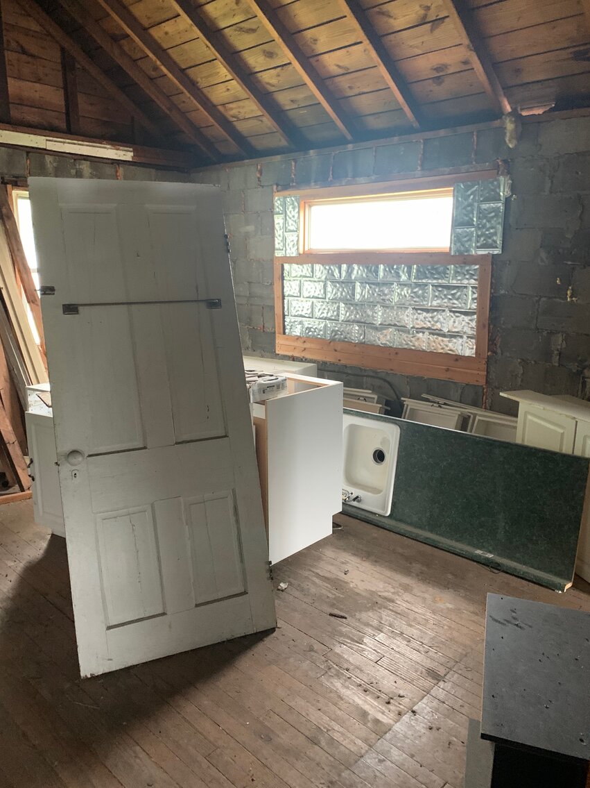 SOLD 14,300 MultiUse Building on Corner Lot in Huntington