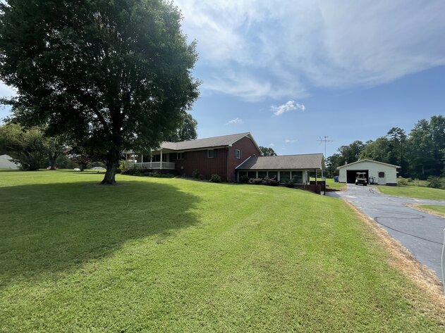 Image for House, Acres & Buildings, Southern Davie County