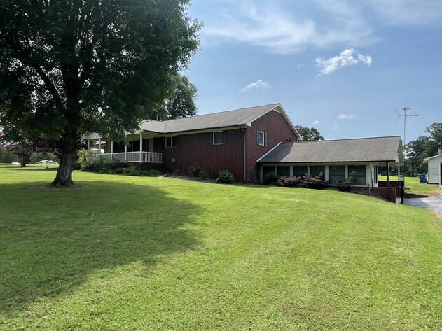 Image for House, Acres & Buildings, Southern Davie County
