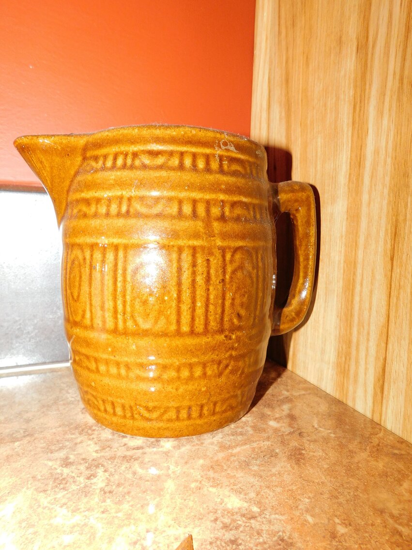 Image for Cowen, WV – Large Outbuilding, Amish Furniture, Tools, Antiques, Decorations, and More!