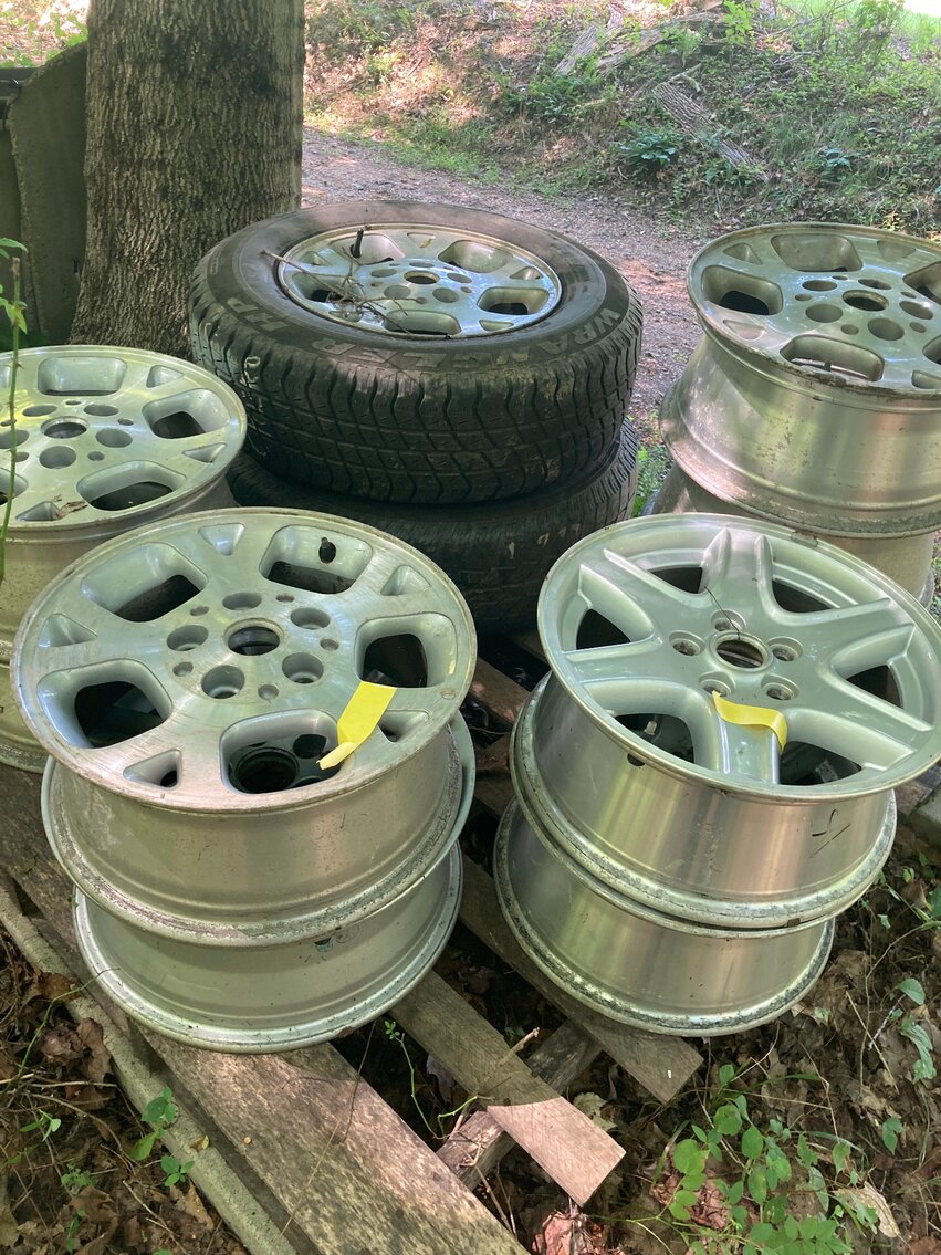 Image for Brownsville, PA – ’06 Buick Rendezvous, ’80 CJ5 Jeep, ‘50’s Allis Chalmbers Tractors, Car Collectibles, Antiques, and more!