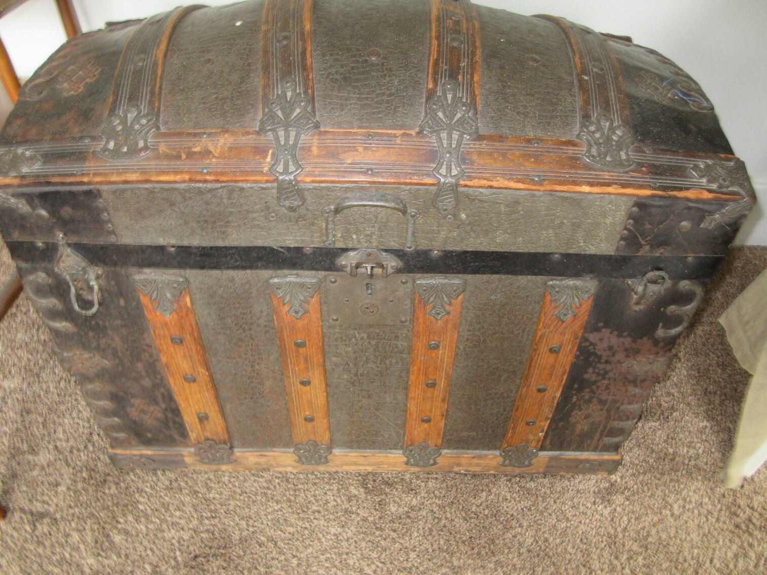 Image for Washington, PA – Estate of Raymond Plants: Quality Furniture, Roseville Pottery, Glassware, Collectibles, and More!