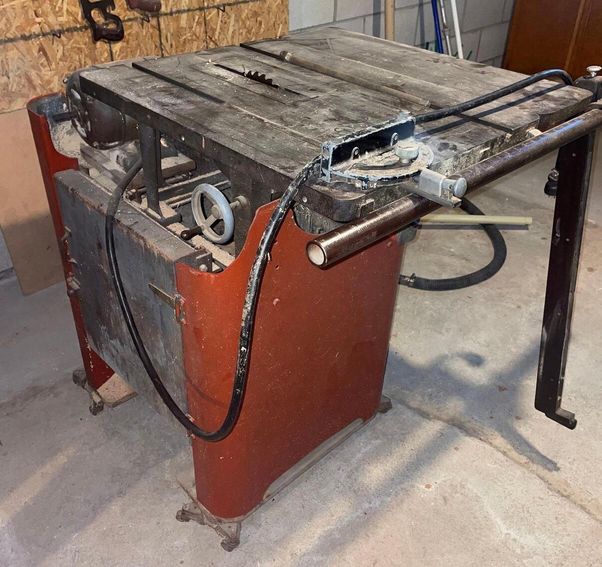 Image for Outdoor Items, Tools, Household, Glass, Lawn Mower, Appliances, Clock Parts/Tools, Toys (Locust)