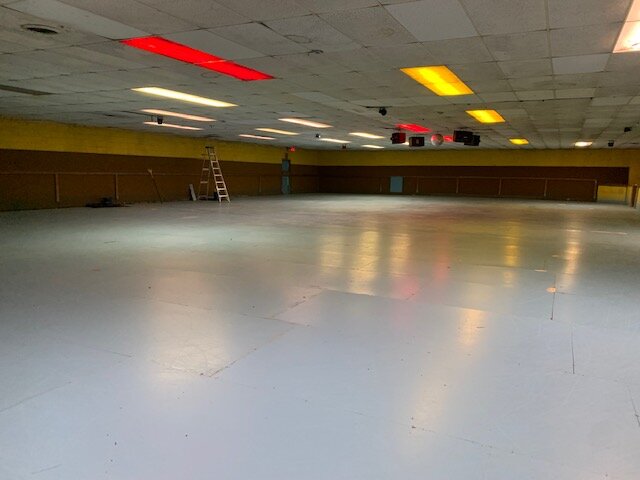 Image for Commercial Building - 7,658 sq ft on 2 acres - Skating Center