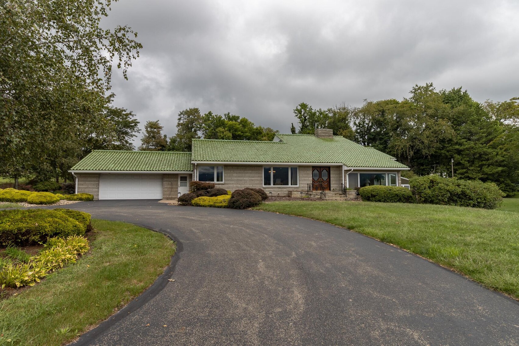 SOLD 555,500 Elegant 4 Bedroom with Panoramic Views of the Laurel