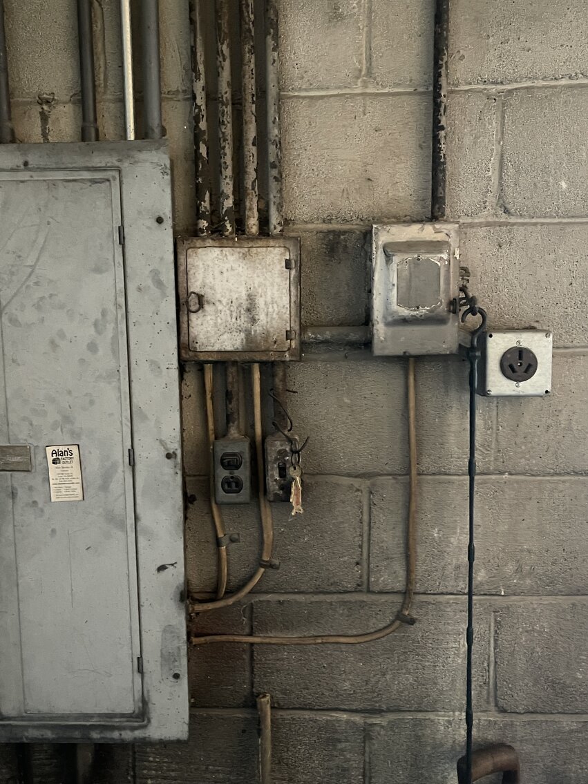 Image for 3 Bay Commercial Building in Downtown Luray, VA