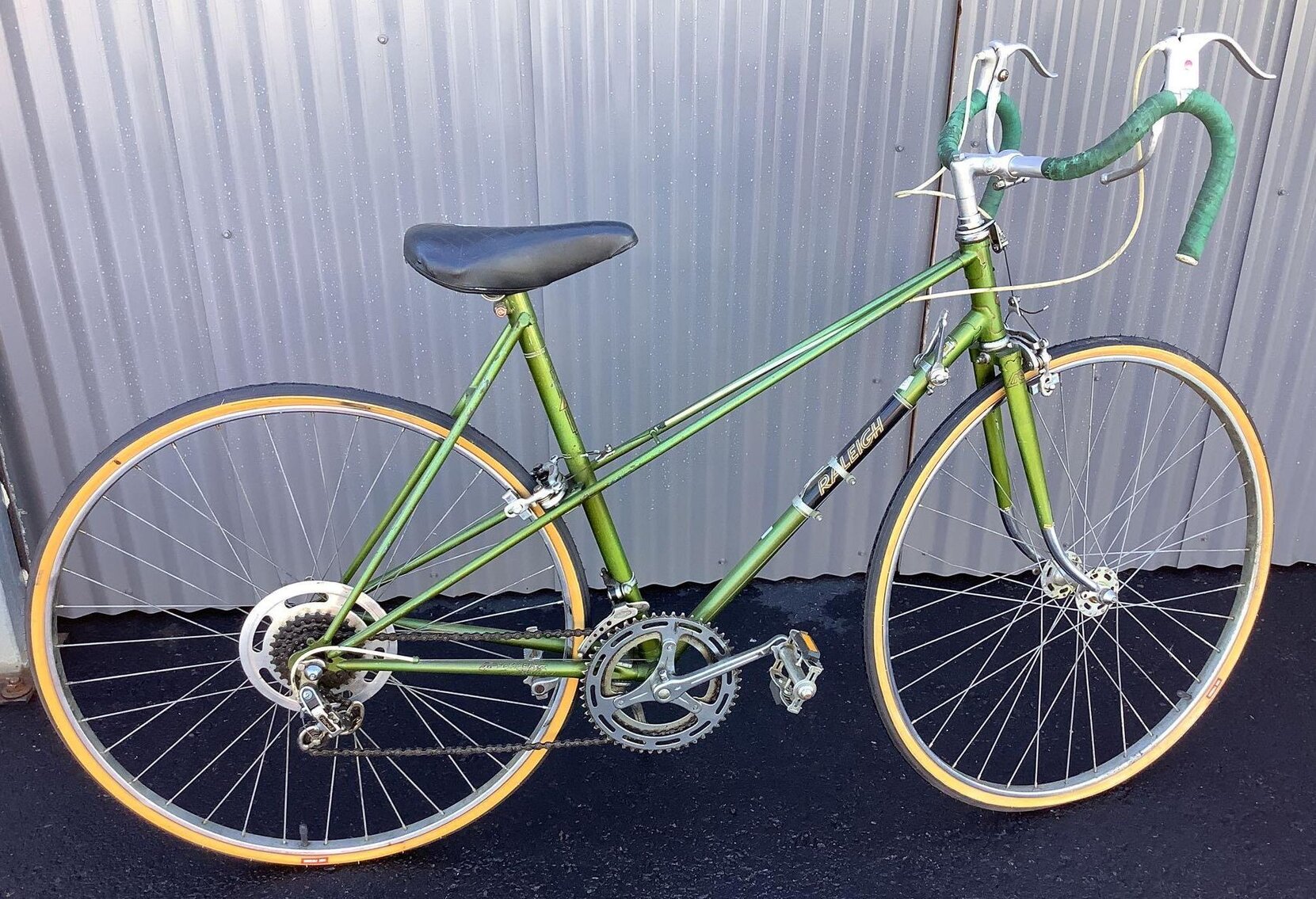 Image for Home and Décor | October 13, 2022 at 8:00 PM