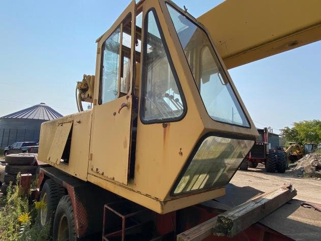 Hendrickson Pettibone Crane Truck